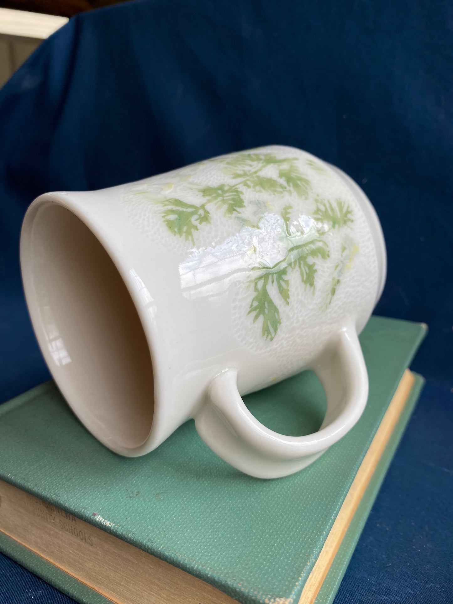 Dutchman's Breeches Carved Mug