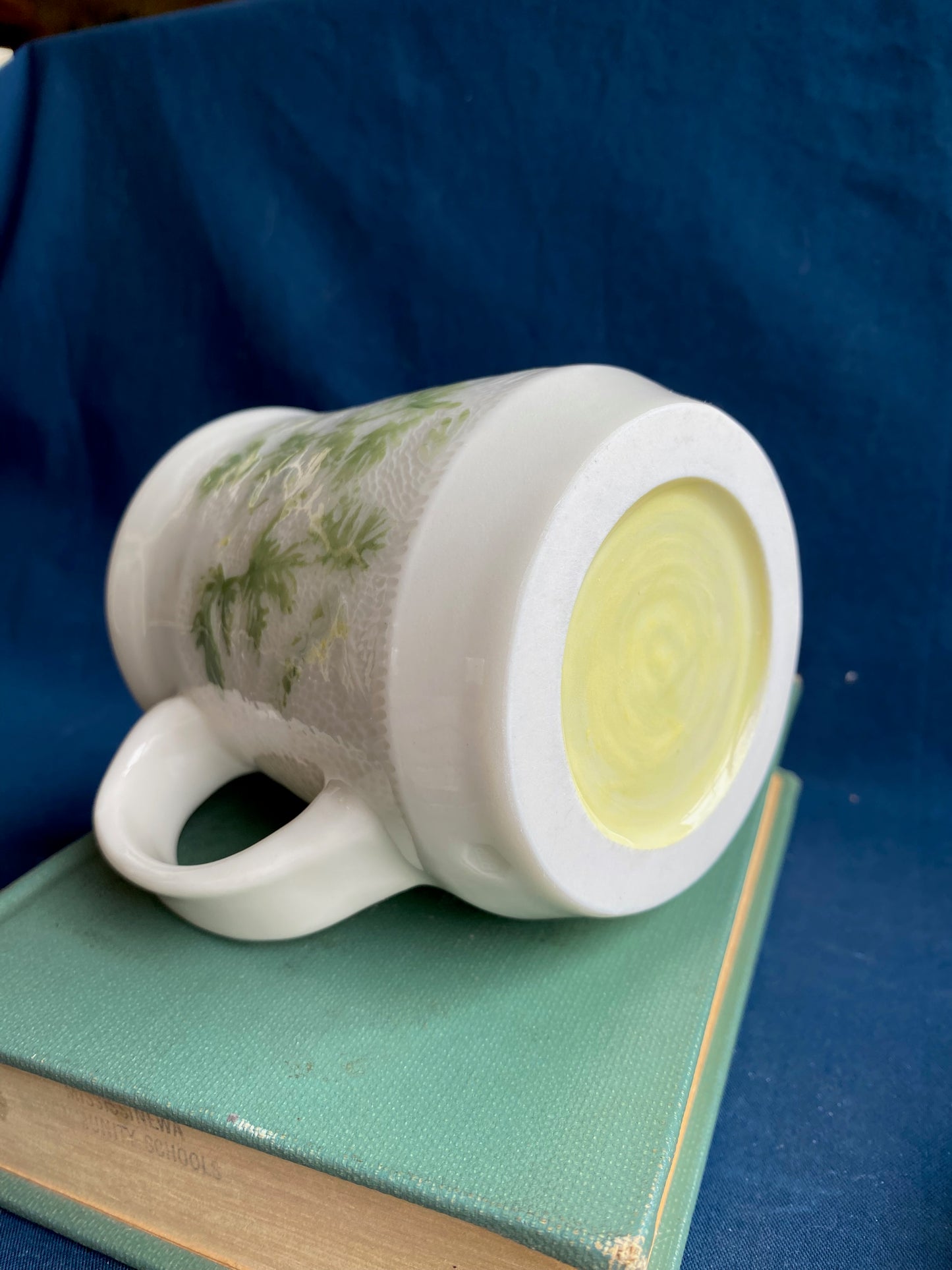 Dutchman's Breeches Carved Mug